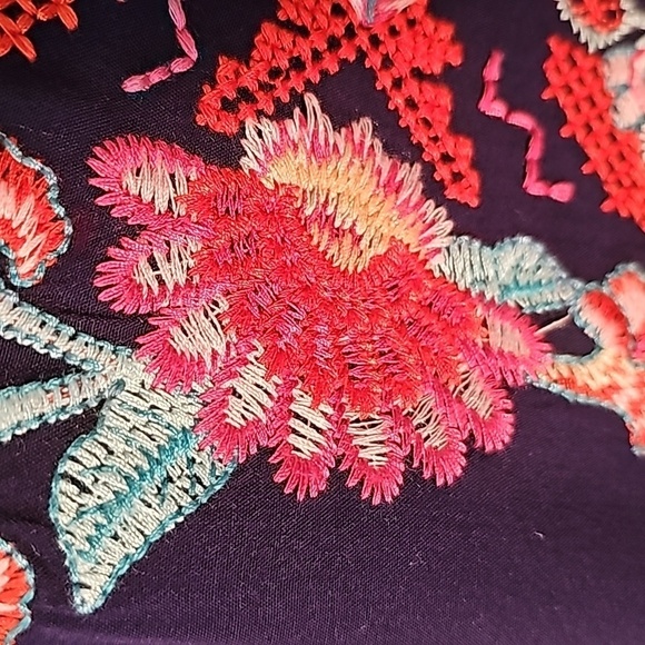 Solitaire women's enbroidery long tunic blouse. Lovely colors and fabrics. Size - Picture 3 of 7